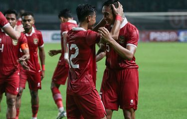 Pemain timnas Indonesia melakukan selebrasi setelah membobol gawang pemain timnas Burundi saat pertandingan FIFA Matchday di Stadion Patriot Candrabhaga, Bekasi, Sabtu (25/3/2023). Indonesia menang 3-1 atas Burundi. Terkini, Wakil Ketua Umum PSSI, Zainudin Amali, mengatakan bahwa Ketum PSSI, Erick Thohir, berupaya untuk mendatangkan tim berkualitas untuk menghadapi timnas Indonesia.