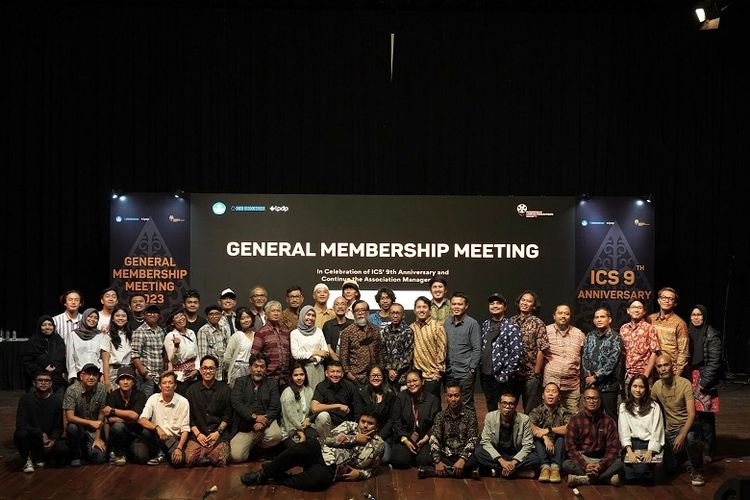 Indonesian Cinematographers Society (ICS) didirikan sebagai perwujudan cita-cita sejumlah sinematografer kenamaan Indonesia. Sebut saja, Soetomo Gandasoebrata, George Kamarullah, M Soleh Ruslani, dan Sri Atmo.