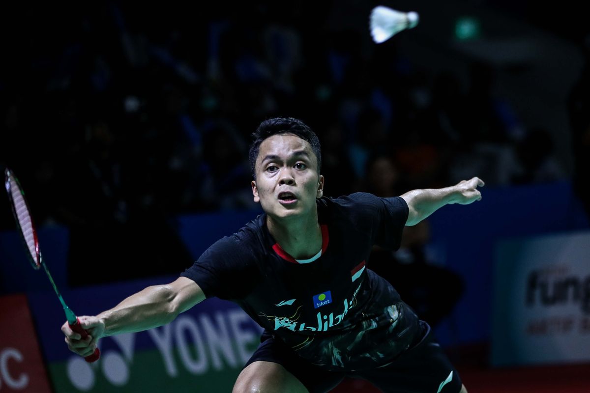 Pebulu tangkis tunggal putra Indonesia, Anthony Ginting melawan tunggal putra Thailand, Kantaphon Wangcharoen dalam babak kedua Blibli Indonesia Open 2019 di Istora Senayan, kompleks GBK, Jakarta, Kamis (18/7/2019). Anthony Ginting kalah dengan skor 20-22 21-11 19-21.