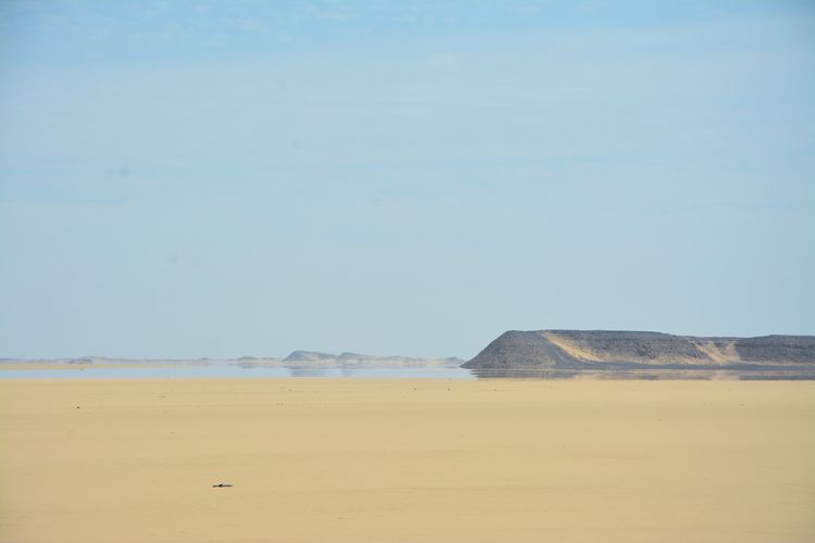 Ilustrasi fatamorgana di gurun pasir