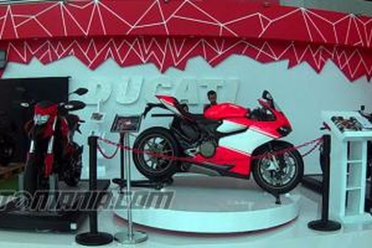 Ducati memberikan promo menarik selama IIMS 2015 bergulir.