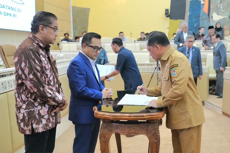 Wakili Pemerintah, Mendagri Sepakati RUU tentang 15 Kabupaten/Kota Dibawa ke Paripurna