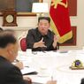 Merokok Sambil Mencaci Maki: Gaya Kim Jong Un saat Pimpin Rapat Covid-19