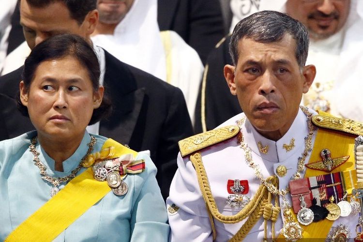 Putri Sirindhorn (kiri) menjalani operasi pada kedua pergelangan kaki di Rumah Sakit Chulalongkorn.