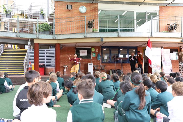 Saat Seribuan Pelajar Australia Belajar Budaya Indonesia lewat Batik, Angklung, dan Kuliner