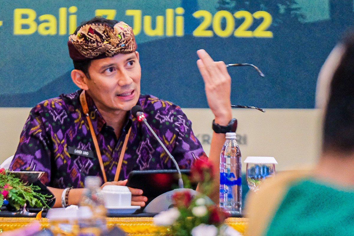 Menparekraf Sandiaga Salahudin Uno berbicara dalam Focus Group Discussion (FGD) Pengelolaan Food Waste Pada Industri Pariwisata di Badung, Bali, pada Kamis (7/7/2022). /Humas. Biro Komunikasi Kemenparekraf