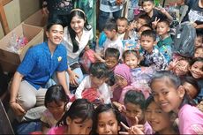 Sambangi Rumah Belajar Waduk Pluit, Kaesang dan Erina Gudono Bagi-bagi Tas Sekolah