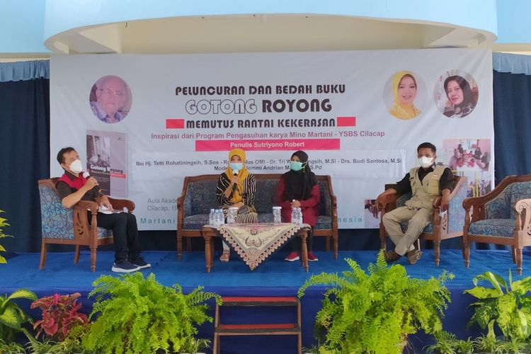 Peluncuran dan bedah buku Gotong Royong Memutus Rantai Kekerasan di Akademi Maritim Nasional (AMN) Cilacap, Jawa Tengah, Selasa (19/10/2021).