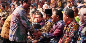 Pj Gubernur Al Muktabar dalam acara  Penganugerahan Naker Award Tahun 2023, Semanggi, Jakarta Selatan, Jumat (1/12/2023).