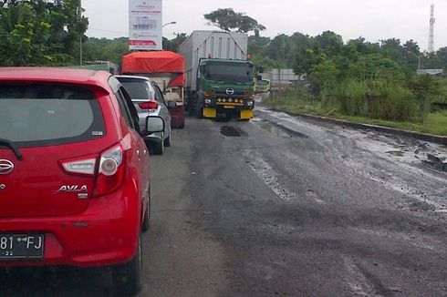 Pengguna Curhat Rusaknya Jalan Akses Gerbang Tol Karawang Timur 1