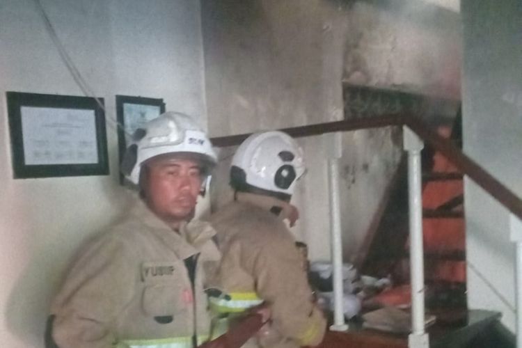 Laboratorium Diagnostik di Semarang Terbakar, 20 Personel Damkar Dikerahkan