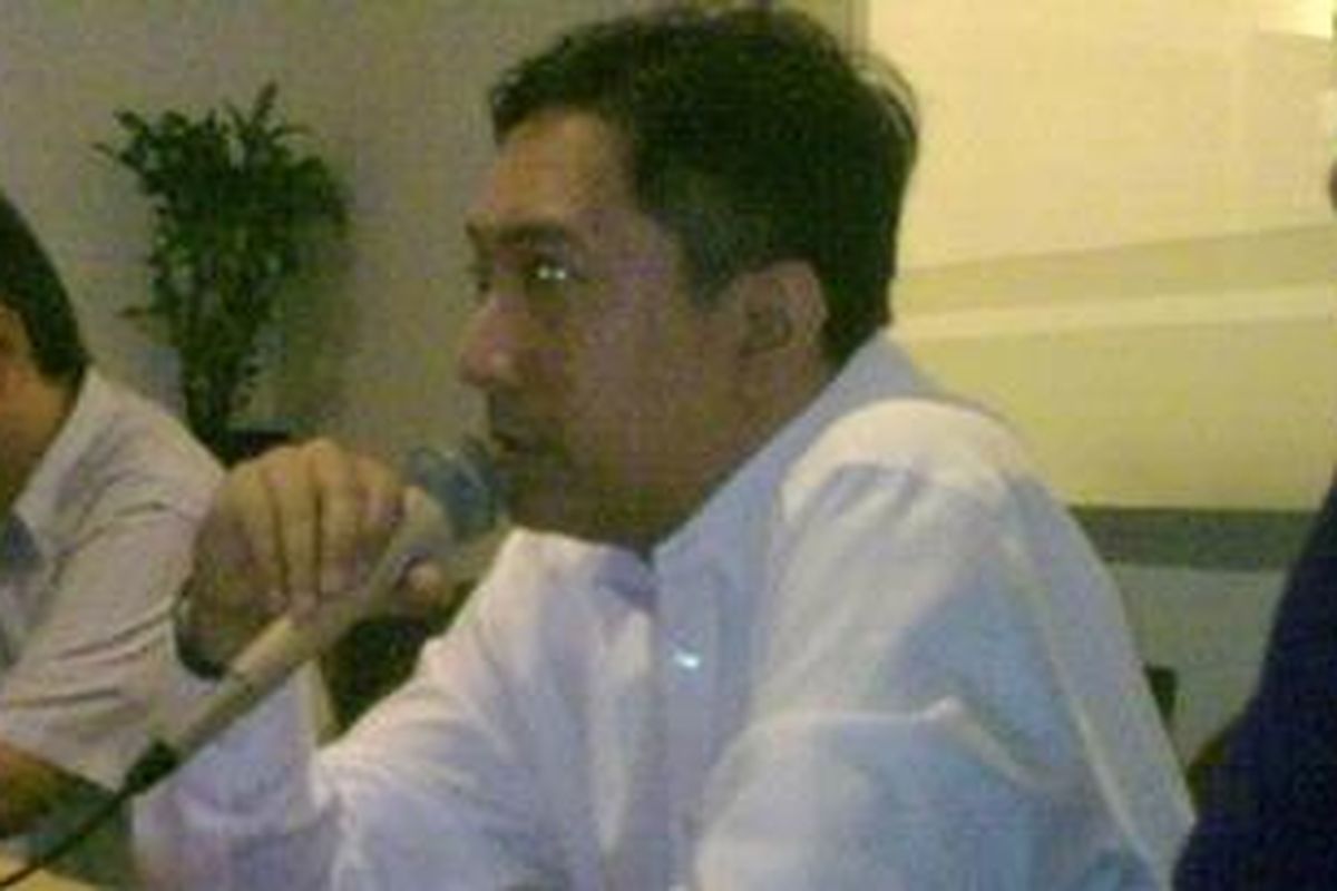 Deputi Bidang Teknis BTN, Iman Arif (tengah).