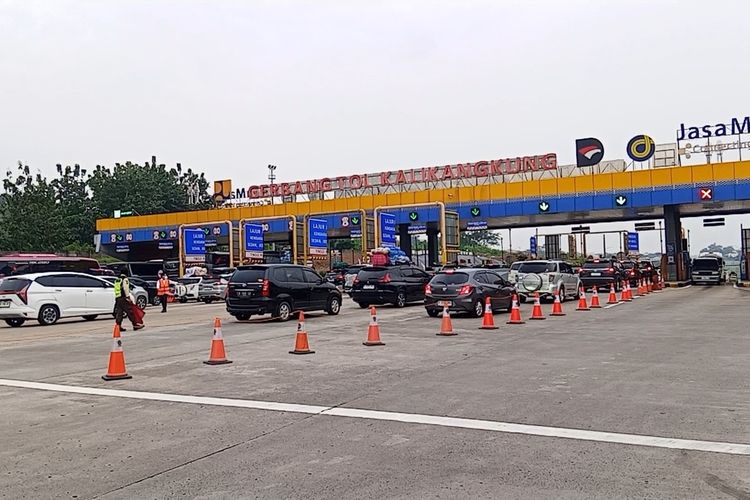 Lonjakan Arus Mudik, Gerbang Tol Kalikangkung Semarang Berlakukan One Way Pagi Ini