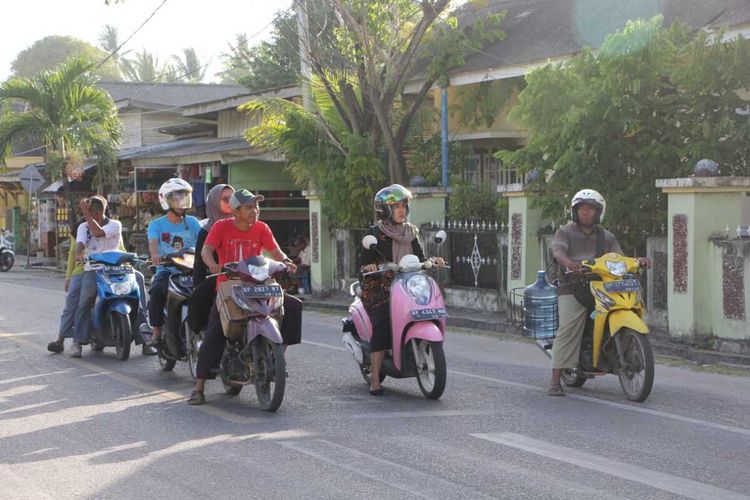 Menko Polhukam Mahfud MD mengaku senang karena aktivitas warga di Natuna kembali normal, bahkan tidak ada yang mengenakan masker. Hal ini, kata Mahfud, menandakan masyarakat telah paham Natuna itu aman, Kamis (6/2/2020).