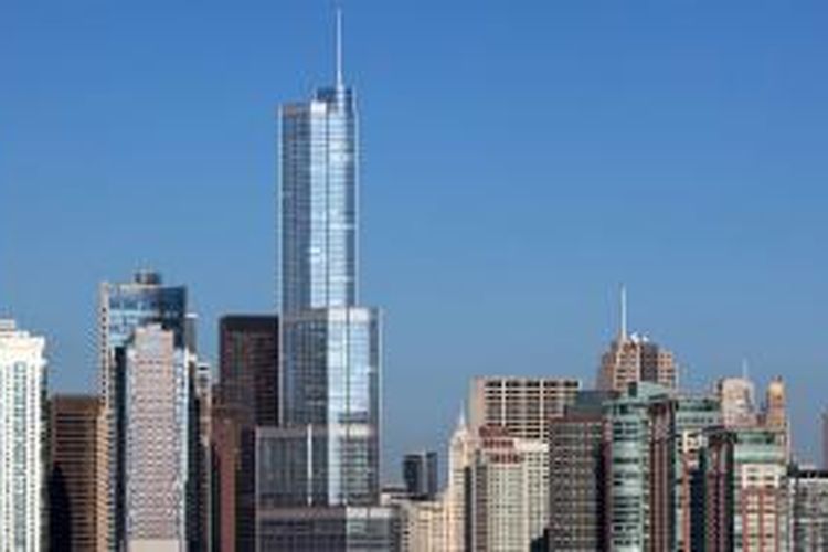 The Trump International Hotel and Tower, unit apartemen milik Donald Trump di Chicago, terjual senilai 17 juta dollar AS atau setara .