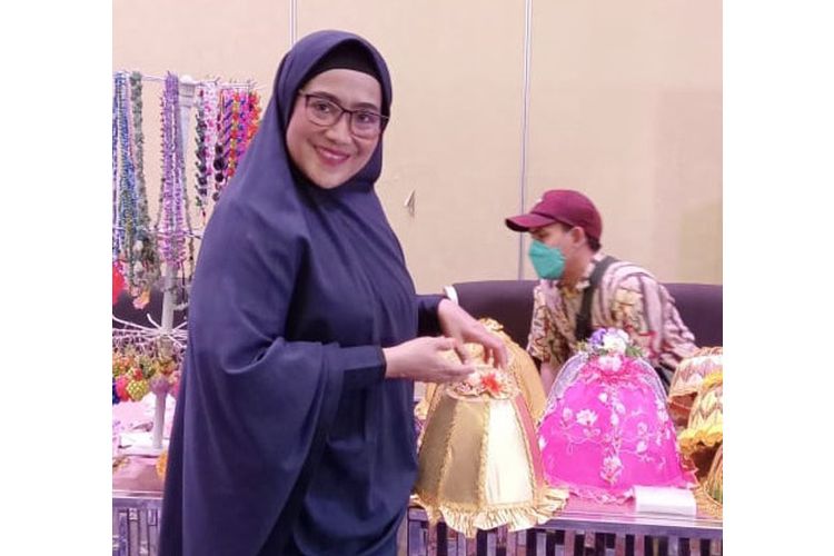 Pemilik Kerajinan Bosara dan Tudung Saji, Lies Herawti (54)
