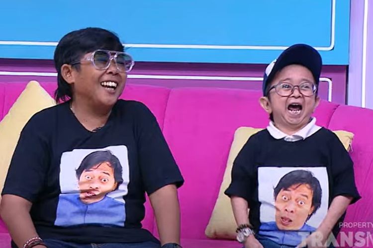 Komedian Adul dan Daus Mini di salah satu acara televisi swasta.