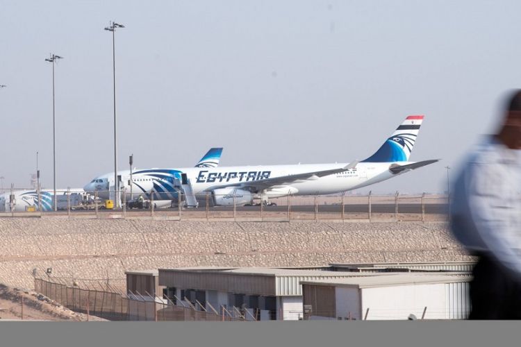 Bandara Internasional Kairo, Mesir, merupakan salah satu dari beberapa bandara di Timur Tengah yang terkena dampak larangan memuat elektronik tertentu oleh AS dan Inggris.