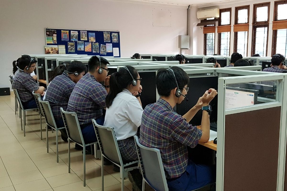 Ilustrasi UNBK 2019 di SMA Santa Laurensia Tangerang Selatan