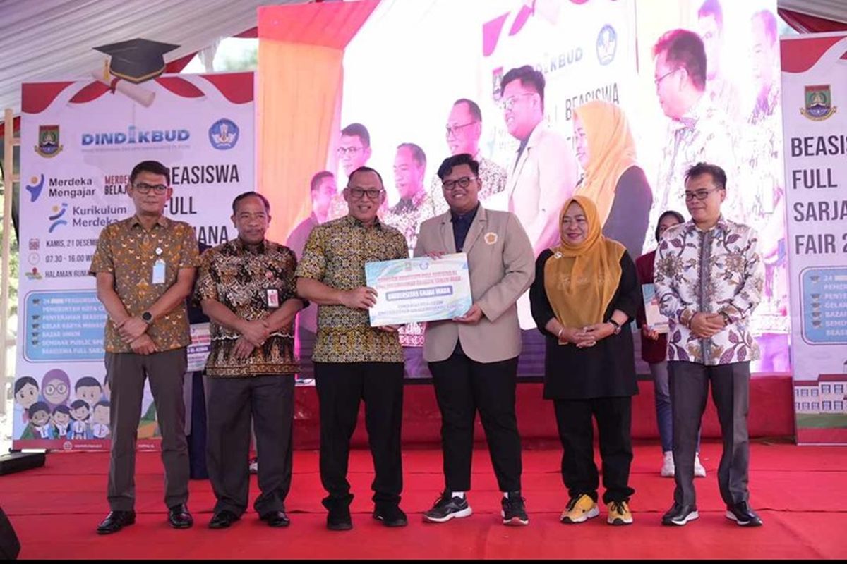 3 tahun memimpin Cilegon, Wali Kota Helldy telah salurkan 3.000 beasiswa full sarjana. 