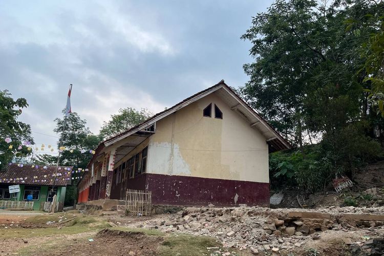 SDN 2 Simpang Garut yang Nyaris Roboh Direnovasi