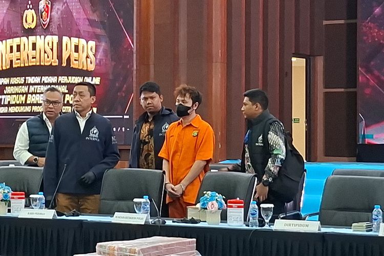 Polri Tangkap Buronan 