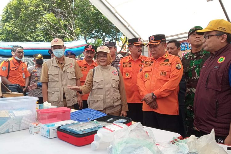 Pemkab Jember mengelar apel  kesiapsiagaan penanggulangan bencana di alun-alun Jember pada Selasa (25/10/2022). 