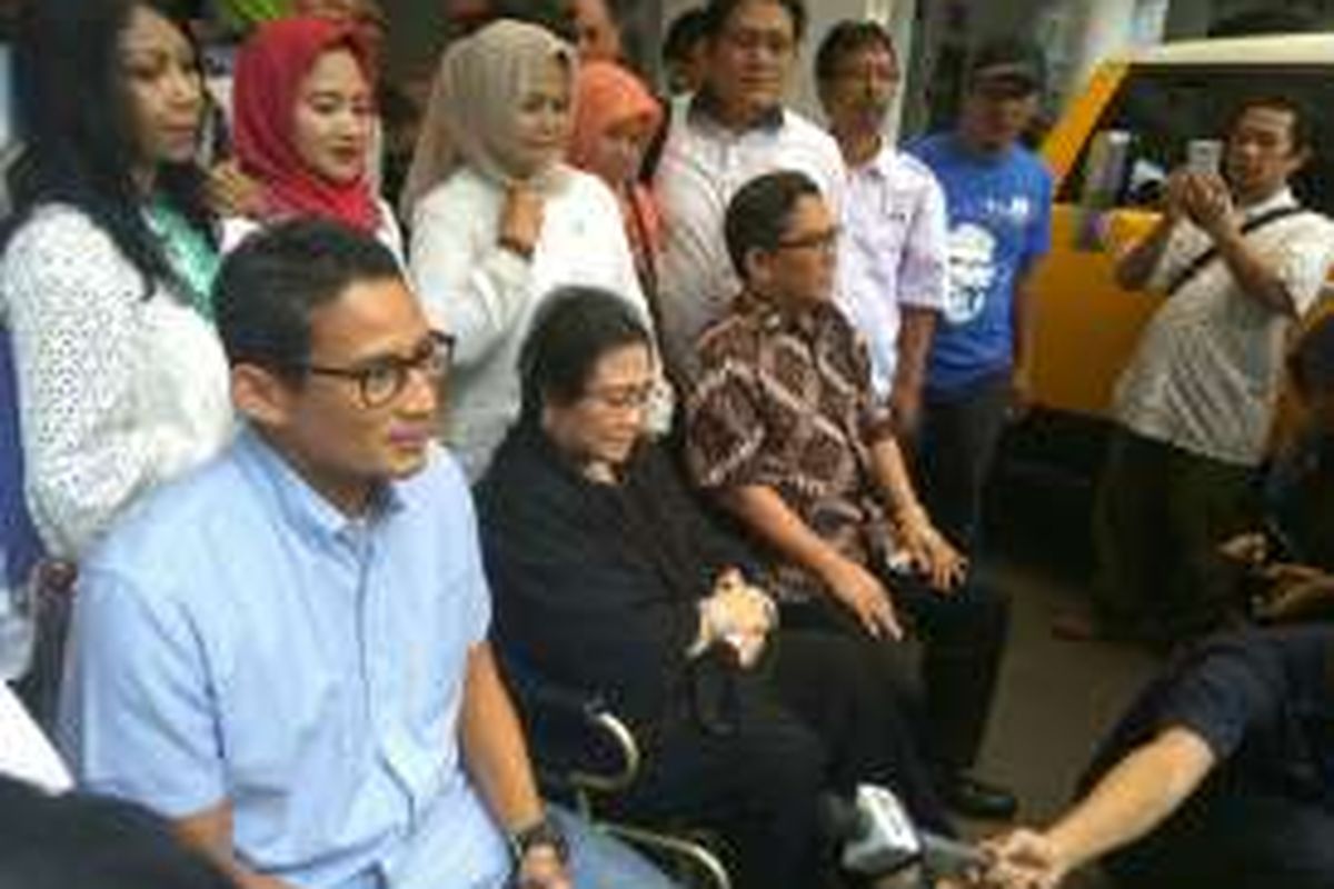 Dari kiri ke kanan, Sandiaga Uno, Rachmawati Soekarnoputri, dan Boy Sadikin di rumah Rachmawati di Jalan Jatipadang Raya, Pasar Minggu, Jakarta Selatan, Rabu (12/10/2016).