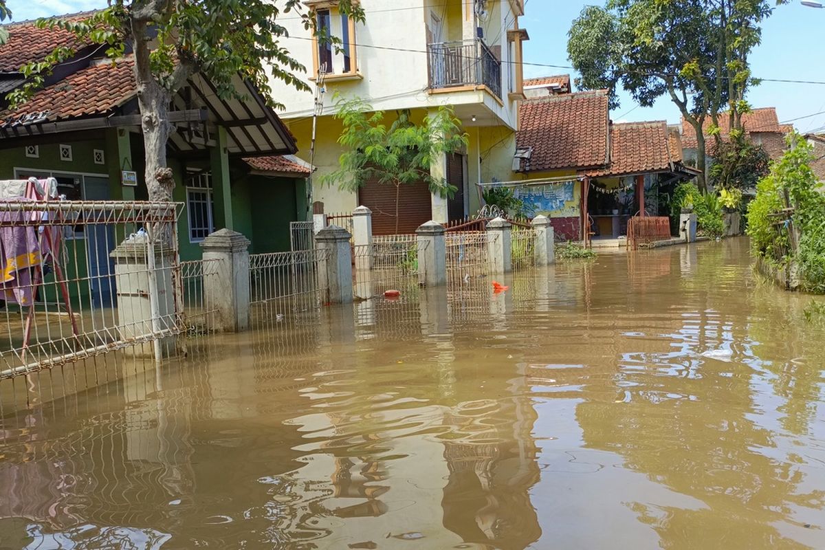 Banjir di Bandung. Warga hampir setiap hari tergenang banjir. 