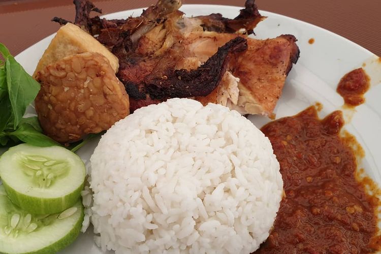 Kangen Makanan Kampus? 7 Makanan di Kantin UI yang Bisa 