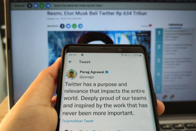 Ilustrasi Elon Musk beli Twitter dan twit CEO Twitter, Parag Agrawal.