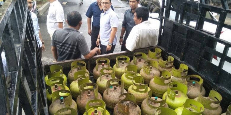 Jual Elpiji Subsidi Ke Daerah Lain Penjual Dan Pembeli Ditangkap Jual Elpiji Subsidi Ke Daerah Lain Penjual Dan Pembeli Ditangkap