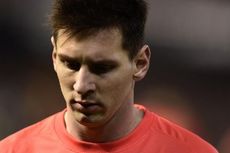 Messi Tertimpuk Botol Saat Rayakan Gol Busquets