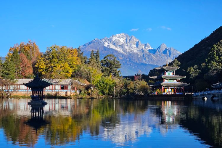 Grand China Travel menghadirkan sejumlah paket wisata menarik ke Tiongkok, seperti rute ke Yunnan-Kunming, Kunming-Shilin, Kunming-Zhangjiajie, dan Kunming-Chongqing Zhangjiajie.
Selain itu, ada pula Kunming-Chongqing, Kunming-Guizhou, Kunming-Inner Mongolia, Kunming-Xinjiang, dan Kunming-Jiuzhaigou.
