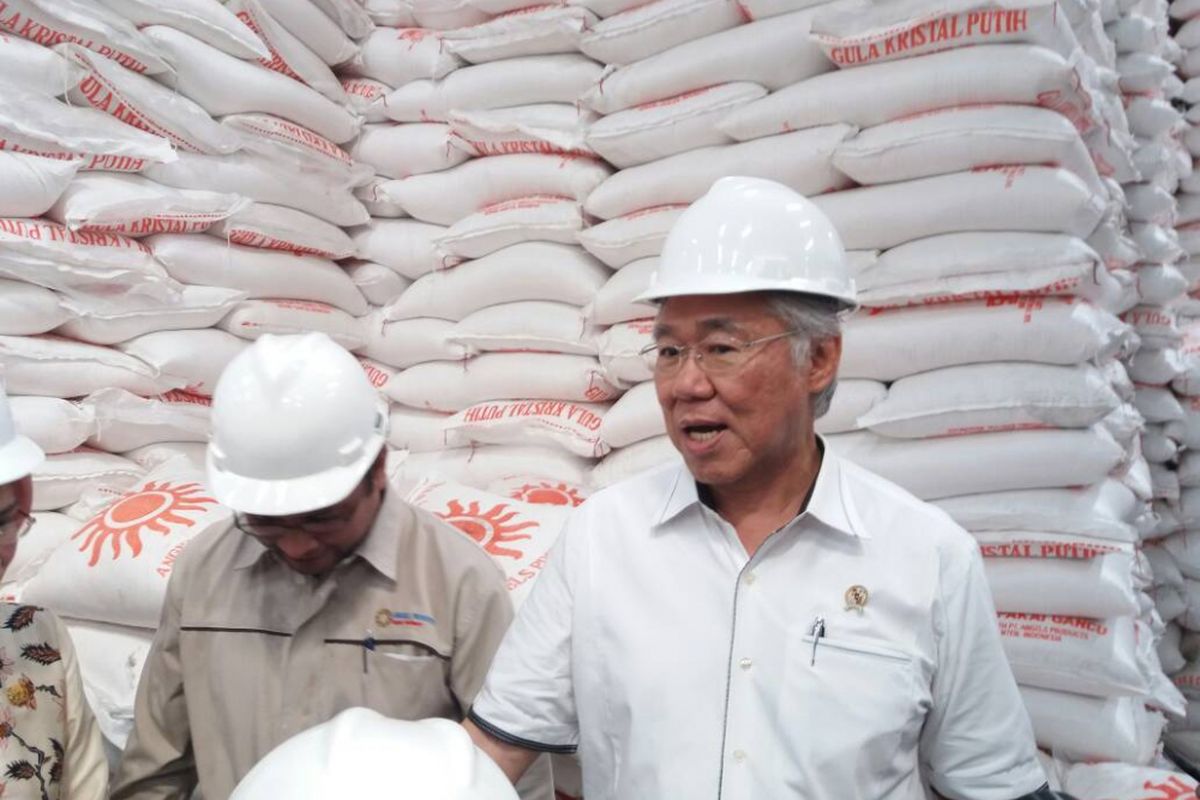 Menteri Perdagangan (Mendag) Enggartiasto Lukita saat ditemui di Pabrik Gula Ang‎els Product, Cilegon, Banten, Kamis (15/5/2017). 