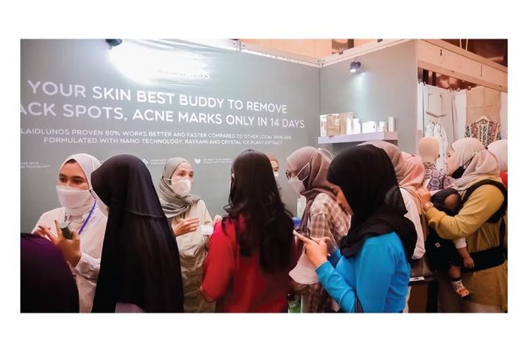 Booth Laidlunos di Trademark dibanjiri pelanggan.
