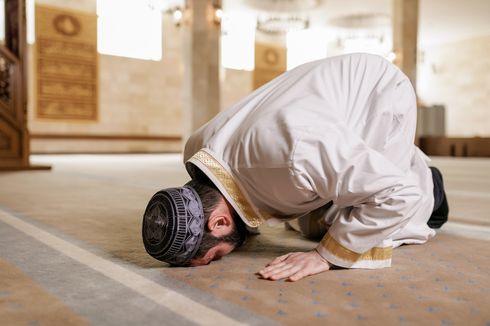 Bolehkah Lepas Masker Saat Shalat Berjemaah di Masjid? 