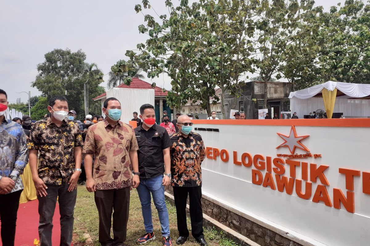 Hutomo Mandala Putera alias Tommy Soeharto saat meresmikan Depo Logistik Dawuan, Cikampek, Karawang, Jawa Barat, Rabu (10/11/2021).