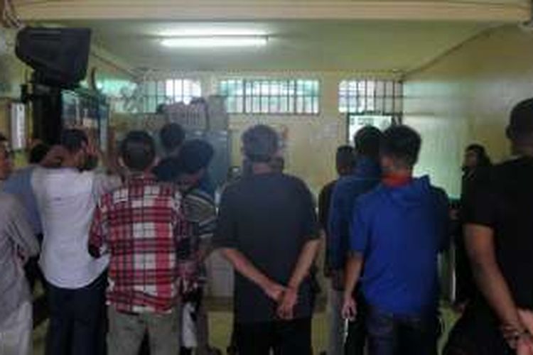Sebanyak 24 narapidana dibebaskan dari LP Kelas I Cipinang, Jakarta Timur, setelah selesai menjalani masa hukumannya dan mendapat remisi umum peringatan HUT ke-71 RI, Rabu (17/8/2016).