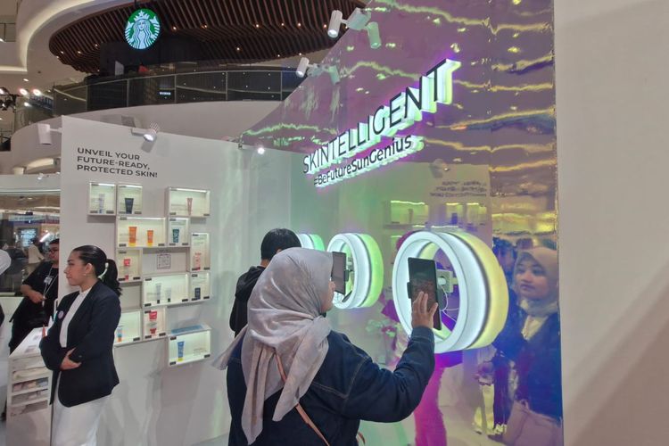 Salah satu area yang dihadirkan di Beauty Science Tech 2024: Reshaping the Future oleh ParagonCorp di Main Atrium Senayan City, Jakarta, Kamis (28/11/2024). Acara ini akan berlangsung selama empat hari hingga Minggu (1/12/2024).
