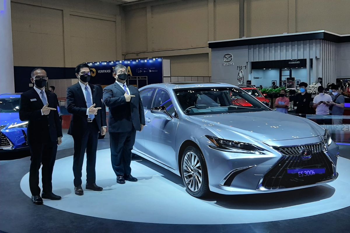 Seremoni peluncuran Lexus ES 300h