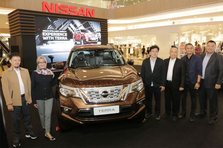 Nissan perkenalkan Terra di Surabaya.