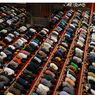 Bolehkah Imam Shalat Sambil Duduk? Ini Hukum dan Posisi Makmumnya