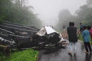 Disapu Angin, Gapura Desa Wisata Seribu Air Terjun Labuan Bajo Ambruk