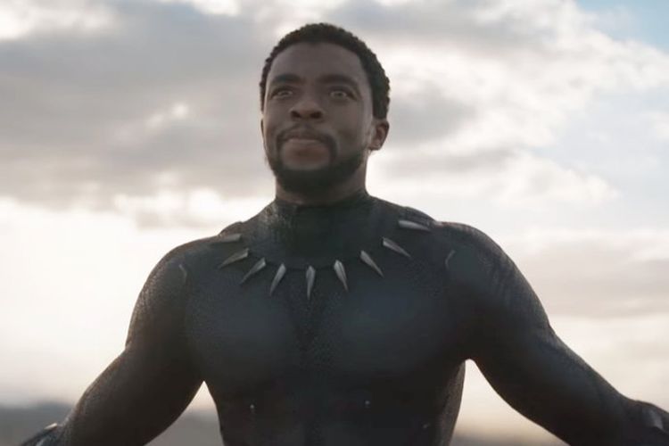 Chadwick Boseman sebagai  Black Panther.