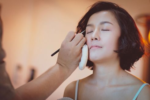 4 Kesalahan Make Up Mata yang Harus Dihindari Perempuan Umur 40-an