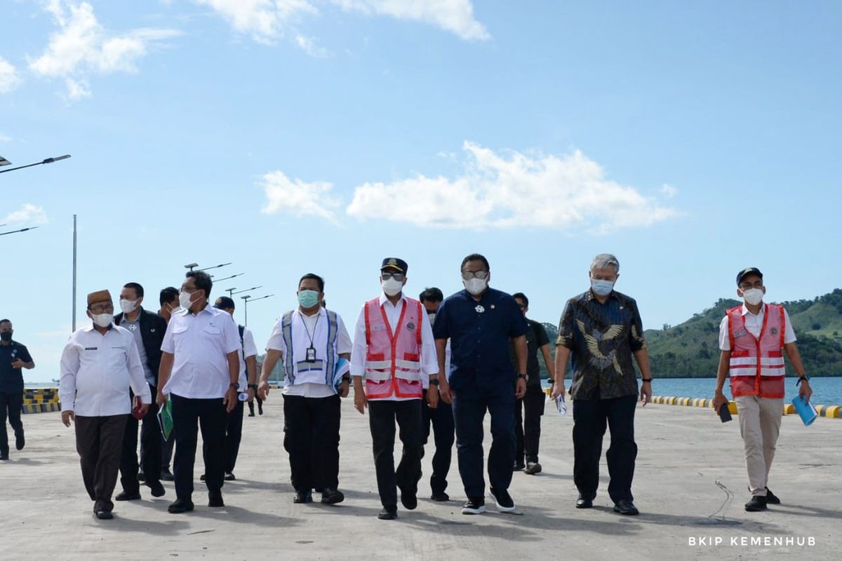 Menteri Perhubungan Budi Karya Sumadi saat melakukan kunjungan di Pelabuhan Anggrek Kabupaten Gorontalo Utara, Rabu (23/6/2021). Pembangunan Pelabuhan ini dilakukan melalui pendanaan kreatif non APBN dengan skema Kerja Sama Pemerintah dan Badan Usaha (KPBU).