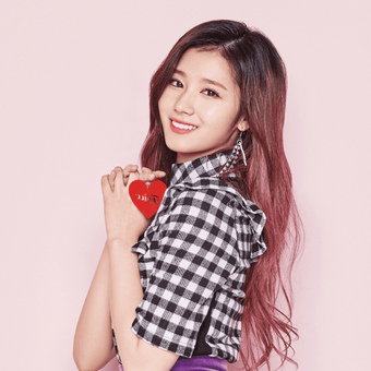 Member girlband TWICE, Sana.