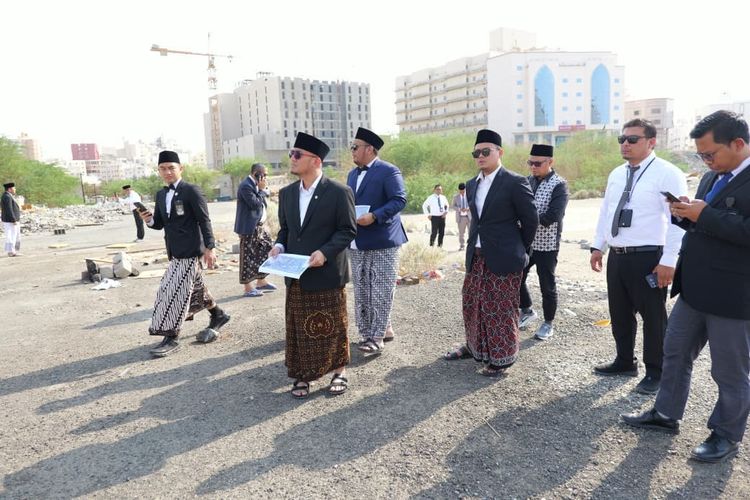 Wakil Menteri Haji dan Umrah Republik Indonesia Dahnil Anzar Simanjuntak, meninjau langsung lokasi yang diproyeksikan sebagai Kampung Haji Indonesia di kawasan Jabal Hindawiyah, Mekkah, Arab Saudi, Senin (20/10/2025). Seperti Apa Kampung Haji di Mekkah yang Bakal Dibangun Indonesia?
