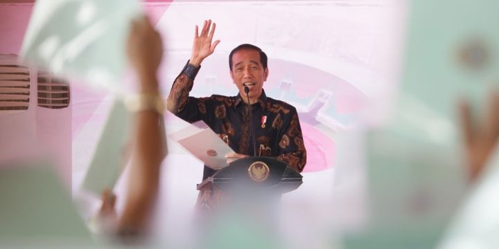 Presiden Jokowi Serahkan 7.000 Sertifikat Tanah